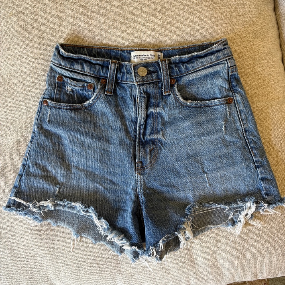 Abercrombie & Fitch The '90s Relaxed Cutoff Short High Rise